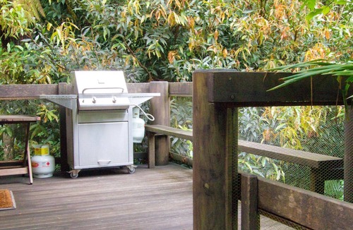 England Creek Cottage | Bowerbird: Mt Glorious Getaways