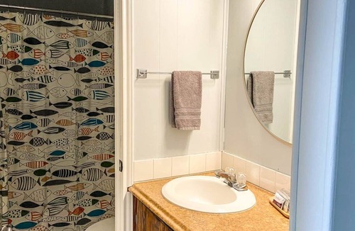 Quitman Hotel | Bowfin Bungalow-Room 3