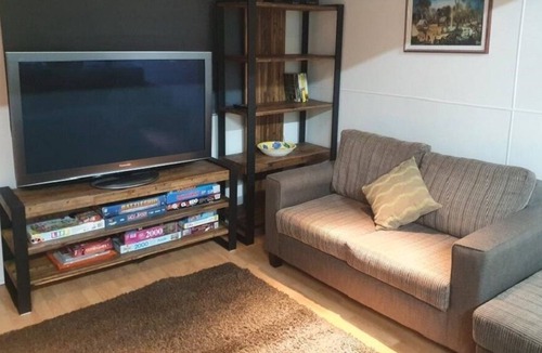 Bowhill House | Bowhill Riverfront Shack