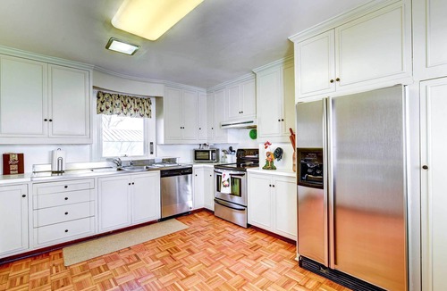 Oakland House | Bowling Green House w/Shared Pool!