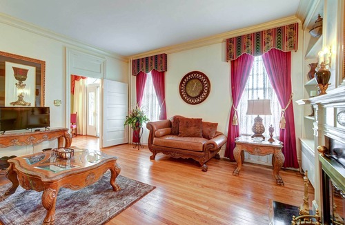 Oakland House | Bowling Green House w/Shared Pool!