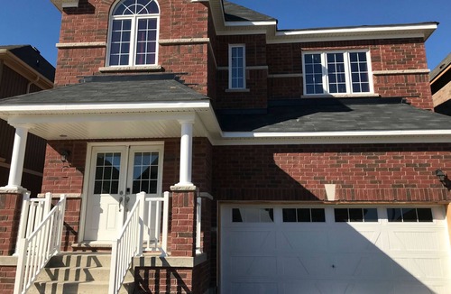 Bowmanville House | BOWMANVILLE BREEZE STAY