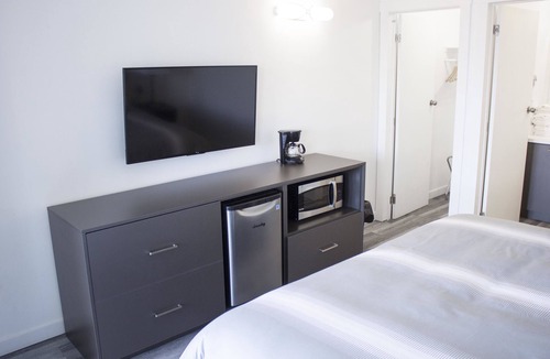 Bowmanville Hotel | Bowmanville Marina Inn & Suites