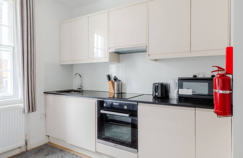 Bryanston and Dorset Square Apartment | Box Budget twin Studio Baker St Central London G8