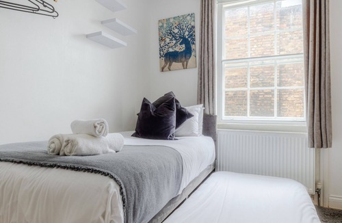 Bryanston and Dorset Square Apartment | Box Budget twin Studio Baker St Central London G8