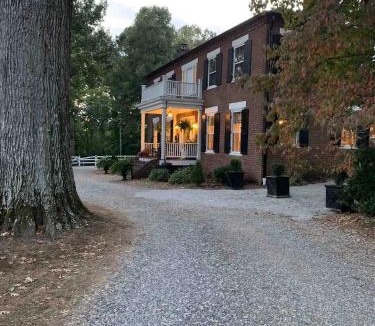 Mount Vernon House | Boyd Harvey Main House and Carriage House