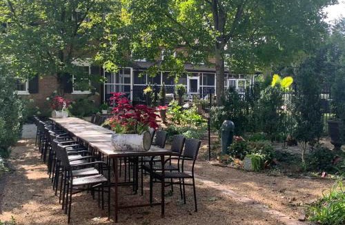 Mount Vernon House | Boyd Harvey Main House and Carriage House