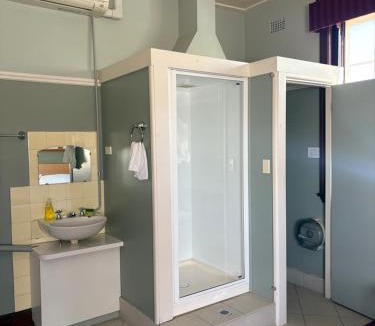 Sutherland Hotel | Boyles Hotel