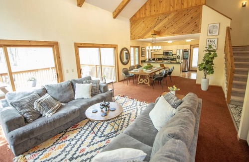 Harbor Springs Ski Chalet | Boyne Highlands Haus