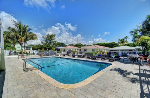 Ocean Ridge Apartment | Boynton Beach, Sea view beach studio 9 w large pool