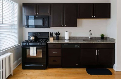 Boystown Apartment | Boystown Chic 2BR Escape