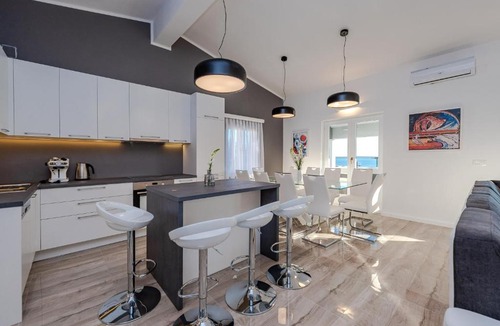 Mandre Apartment | Bozi, luxury penthouse with jacuzzi
