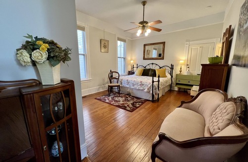 Arsenal Bed & Breakfast | Brackenridge House Bed & Breakfast
