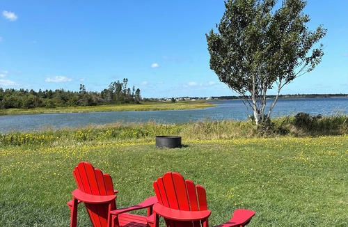 Brackley Beach Cottage | Brackley Rose- Charming Water Front Cottage In Brackley, Minutes To Beaches