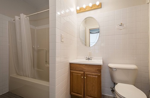 Chalk Hill Hotel | Braddock | Historic Victorian Inn Room