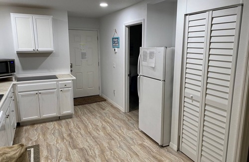 Bradenton Apartment | Bradenton duplex near downtown Pier, Harbor, Riverwalk & beaches. Pet friendly!