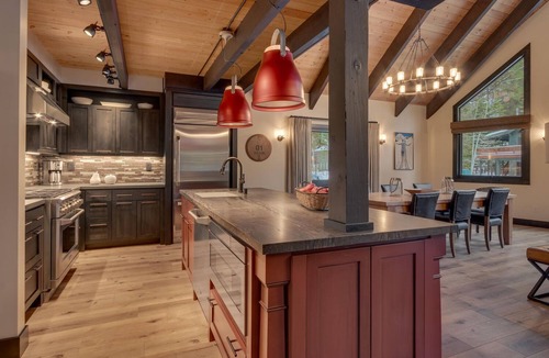 Lake Forest House | Bradley's Bungalow - TLUXP