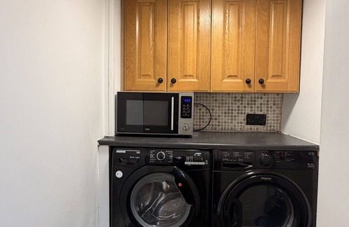 Ogden House | Bradshaw Cosy 2BR Retreat - Free Parking!