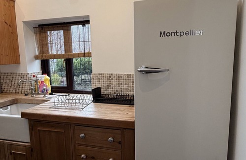 Ogden House | Bradshaw Cosy 2BR Retreat - Free Parking!