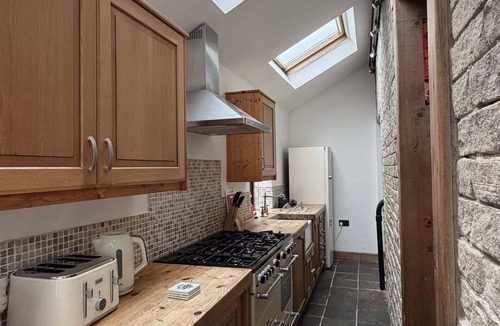 Ogden House | Bradshaw Cosy 2BR Retreat - Free Parking!