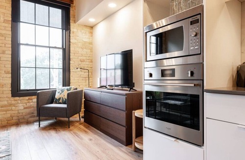 Stratford Apartment | Bradshaw Lofts: Sundara Mahal
