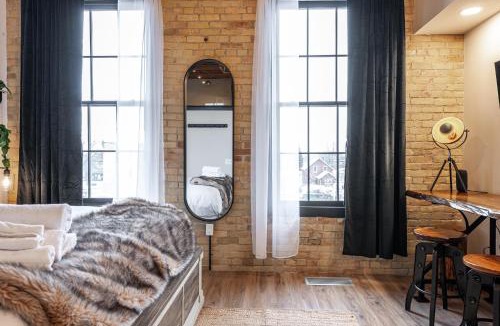 Stratford Apartment | Bradshaw Lofts The Brixton King Suite