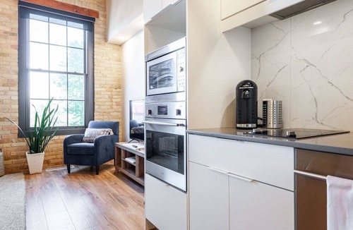 Stratford Apartment | Bradshaw Lofts: The Storyteller