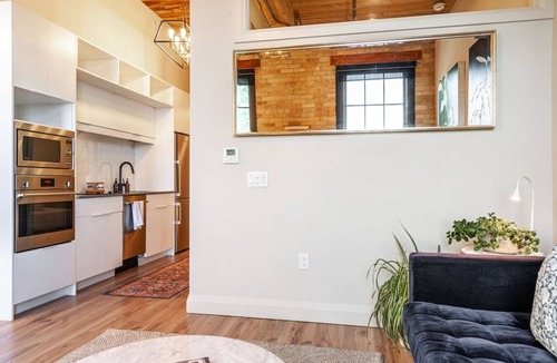 Stratford Apartment | Bradshaw Lofts: The Storyteller