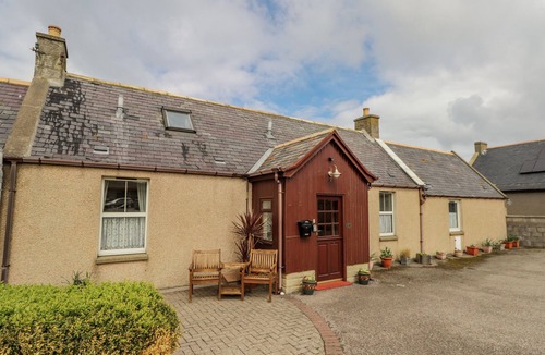 Buckie Cottage | BRAEHEAD CROFT, pet friendly, with a garden in Portessie