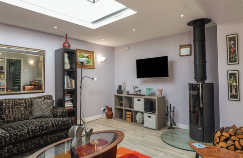 Chapmanslade Cottage | BRAMBLE END, pet friendly, with open fire in Frome