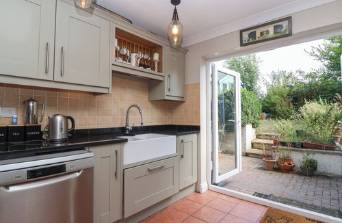 Chapmanslade Cottage | BRAMBLE END, pet friendly, with open fire in Frome