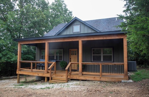 Winslow Cabin | Brambleberry Cottage on 18 acres with stocked fishing hole near Devils Den.