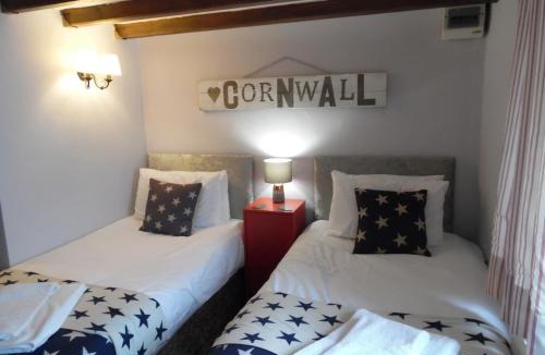 Brazzacott House | Brambles Cottage