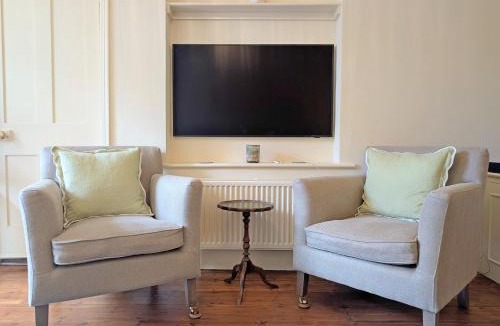 Westbourne House | Brambletye Cottage - Westbourne