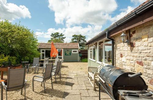 Upton Cheyney House | Bramley Barn near Bath + Hot tub