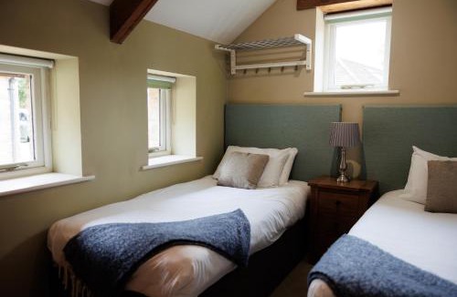 Upton Cheyney House | Bramley Barn near Bath + Hot tub