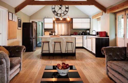 Upton Cheyney House | Bramley Barn near Bath + Hot tub