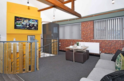 Newcastle-Under-Lyme House | Brampton Him House by YourStays