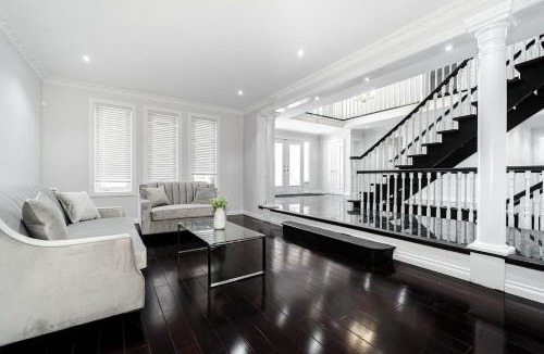 Brampton House | Brampton Mansion Getaway!