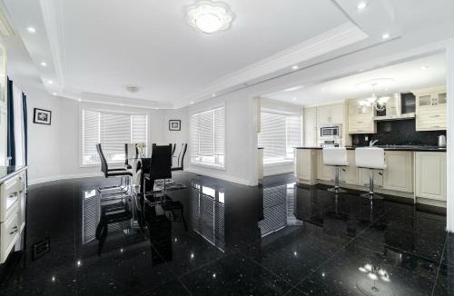 Brampton House | Brampton Mansion Getaway!