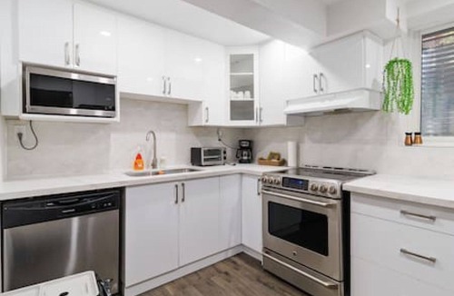 Mount Pleasant House | Brampton Retreat with Basement