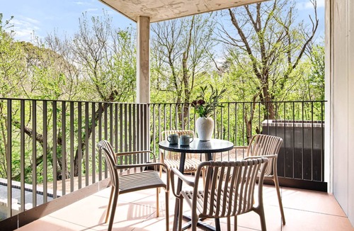 Northcote Apartment | Brand-New 2-Bed with Rooftop Access