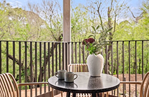 Northcote Apartment | Brand-New 2-Bed with Rooftop Access