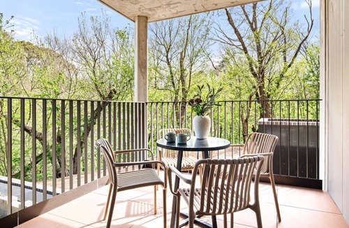 Northcote Apartment | Brand-New 2-Bed with Rooftop Access