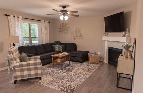 Loves Park House | Brand New 2 Bed with Office