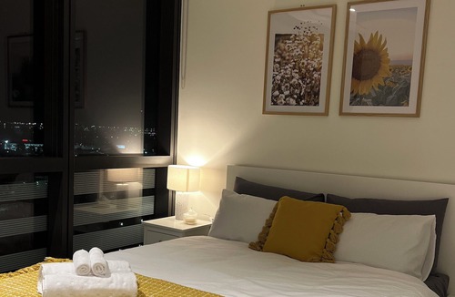 Docklands Apartment | Brand New 2BR Waterfront Docklands/Free Parking