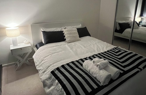 Docklands Apartment | Brand New 2BR Waterfront Docklands/Free Parking