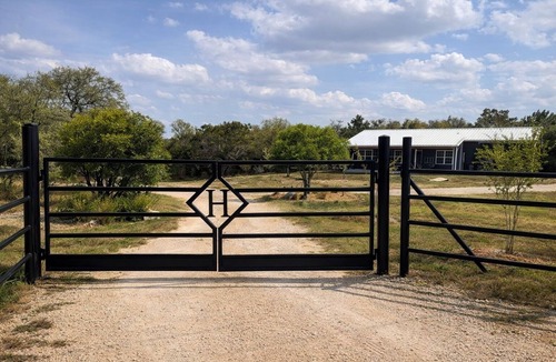 Bulverde House | Brand new 3 acre retreat with gated entry - Long Term Only