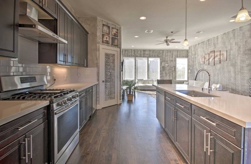 South Central Houston House | Brand New 3 Story Home in Downtown Houston.