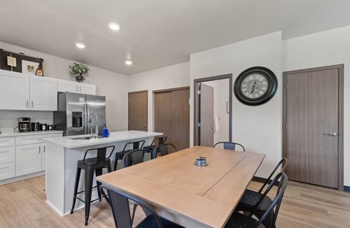 West Central Apartment | Brand New 3BD, 2.5BTH Triplex Unit Near DT Spokane